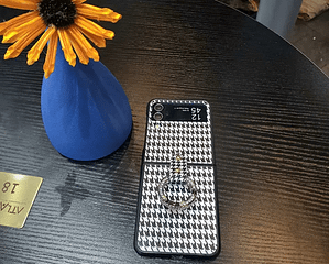 Rhinestone Ring Dogtooth Design Mobile Phone Case for Samsung Flip 3 or 4